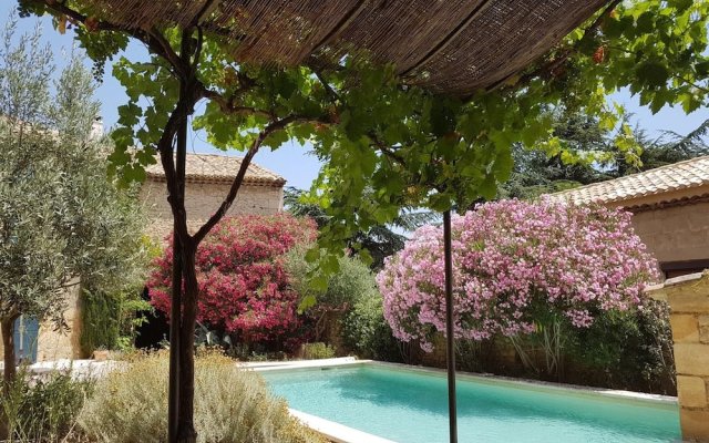 Mansion with 4 Bedrooms in Castillon-Du-Gard, with Wonderful City View, Private Pool, Enclosed Garden - 77 Km From the Beach