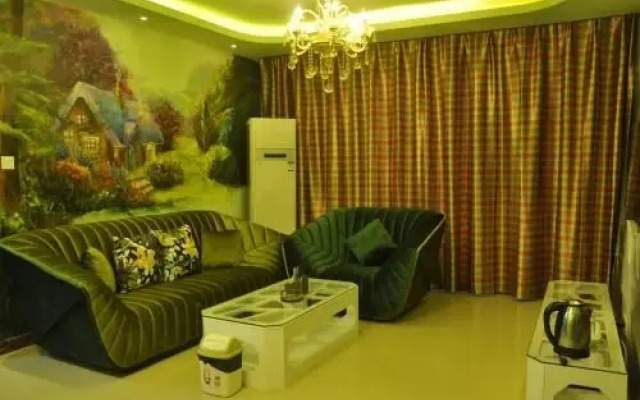 Huazhong Theme Apartment Hotel