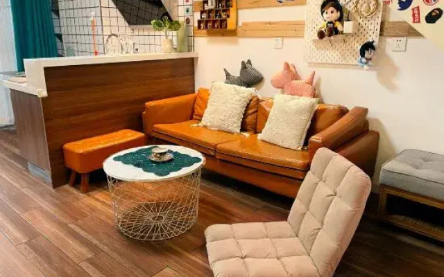 Xiaojia Homestay (Jixiangcun Subway Station)
