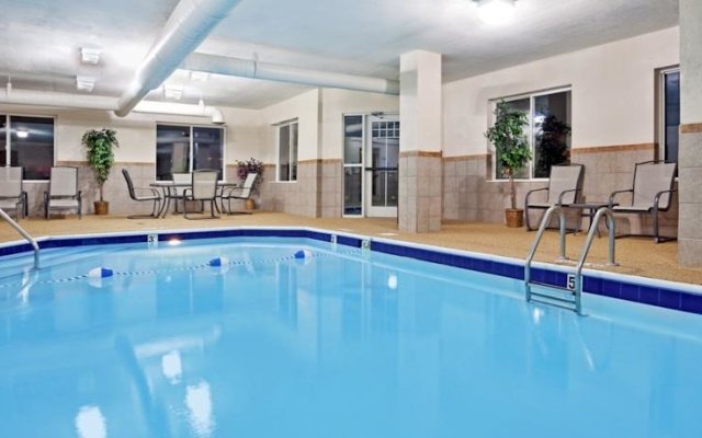 Holiday Inn Express and Suites Newark - Heath