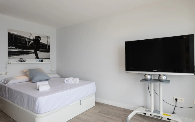 Sea View Apartment 2 Min Walk From the Beach