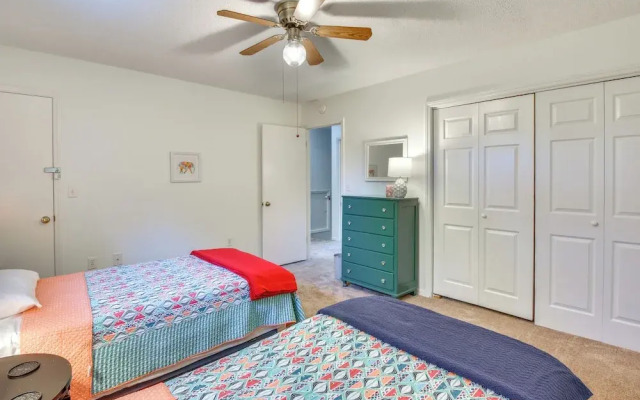 Seneca Escape w/ Screened Patio: Near Lakes!