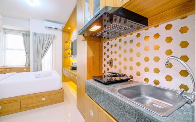 Cozy And Homey Studio Room Transpark Cibubur Apartment