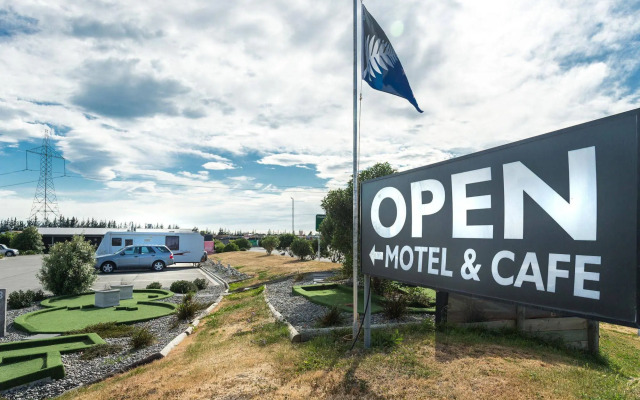 Riverlands Roadhouse Motel