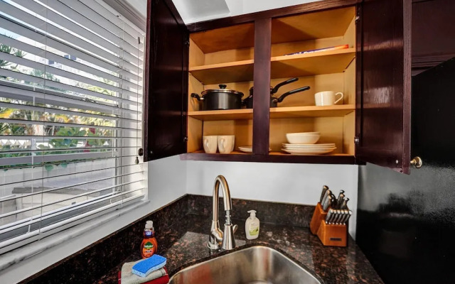 Lovely 1- Bedroom Rental Unit With Pool