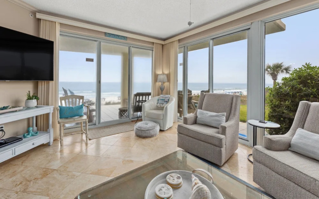 Elegant 4BD 4Ba With Stunning Ocean Views and Direct Beach & Pool Access