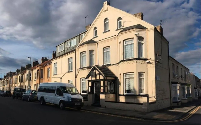 OYO Tudor Lodge - Redcar Beach