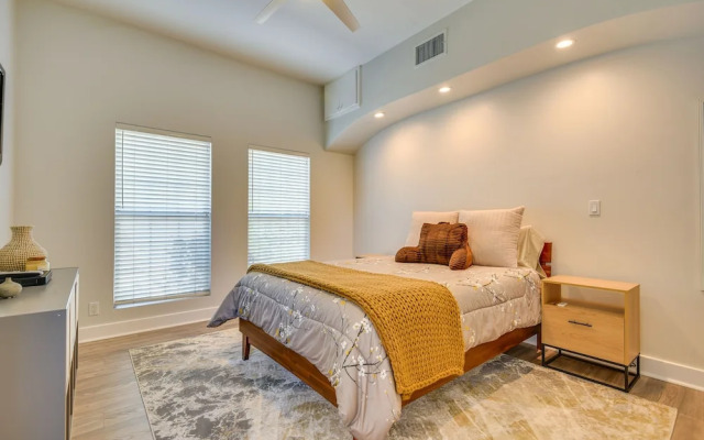 Luxe Pasadena Casita w/ Fireplace & Grill