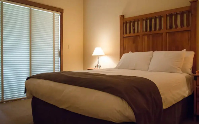 Snow Creek Lodge by Fernie Lodging Co