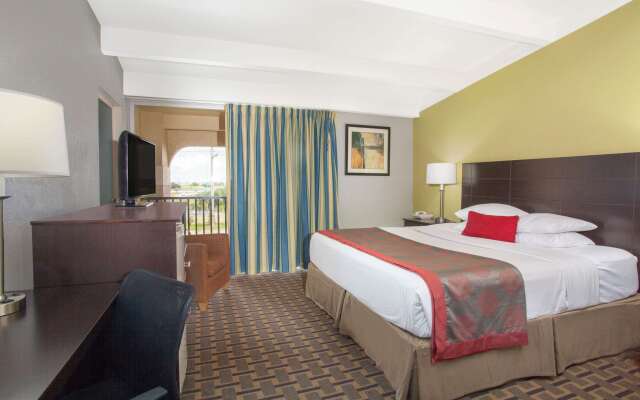 Ramada by Wyndham Davenport Orlando South