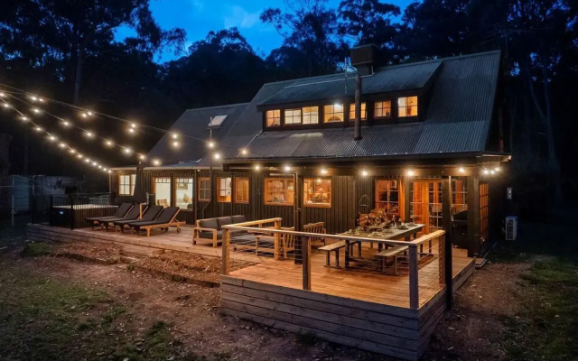 Onyx Retreat Healesville Luxury Lodge x Hot Tub