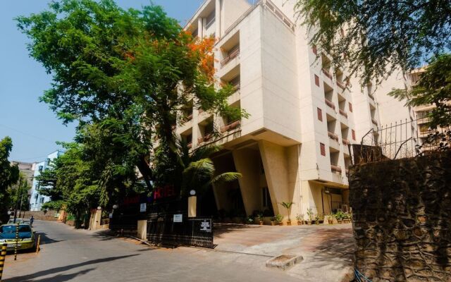 Capital O 40728 Bollywood Design Hotel