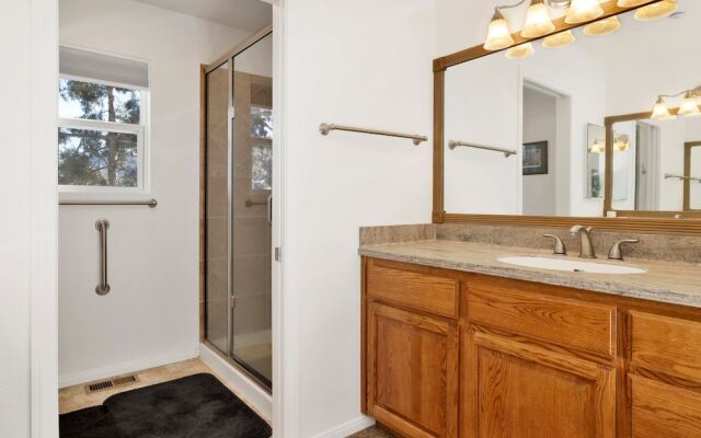 BIG Bear Cozy Hideaway #2253