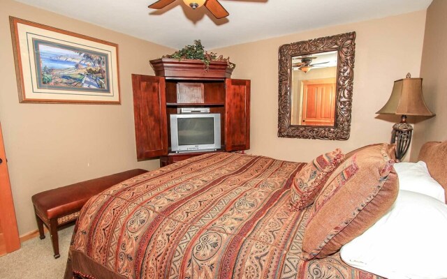 Snow Summit Chalet 1086 by RedAwning