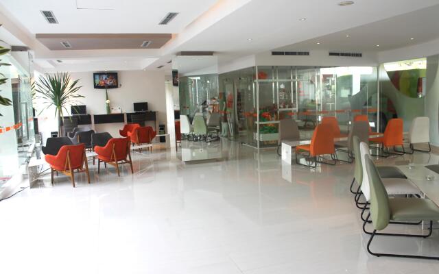 HARRIS Hotel & Residence Riverview Kuta - Bali