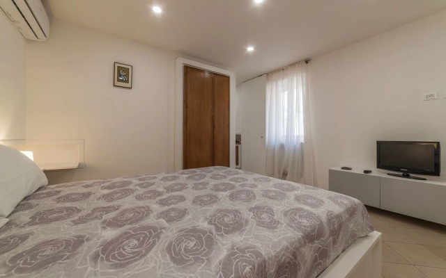 Montecitorio Lovely Apartment