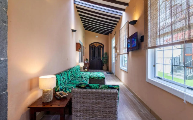 Casona Gildana: Historia, Patrimonio/E-working
