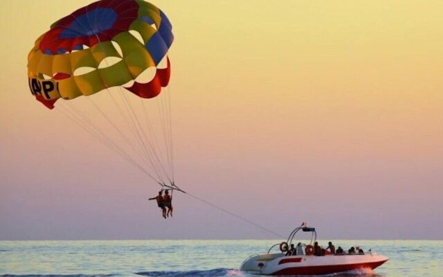 1332 Laurel Grove 3 Bedroom Home by RedAwning