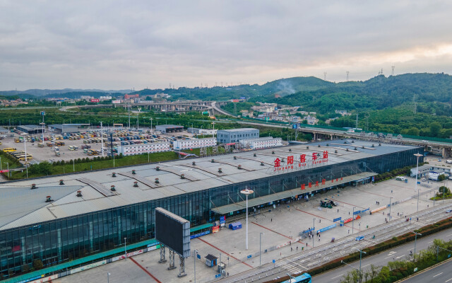 Berman Hotel (Guiyang southwest Trade City Jinyang bus station store)