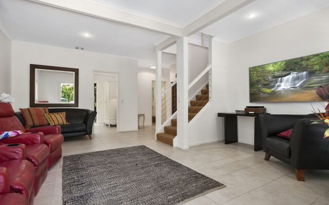 Stunning Sunshine Beach House In Prime Location 31 Ferguson Street