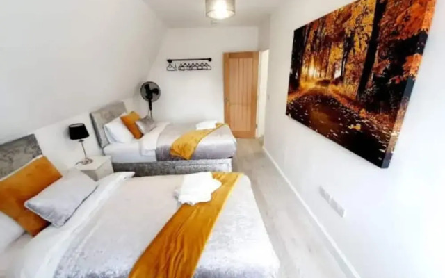 Comfortable 2BR Apartment in Bedford