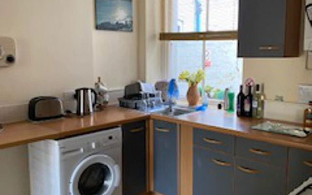 Homely 2- bed Apartment -ground Floor-sleeps 4