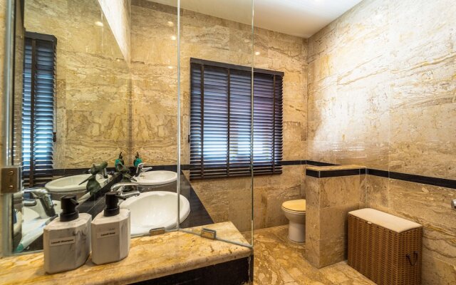 Cozy 3 BR Pool Villa close to Town CV3L