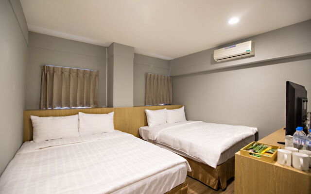 Traveller-Inn Day Moon Hotel