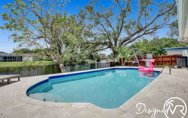 Family vacation 6 Br with Heated Pool