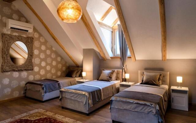 Luxury Palazzo v. Pelsocz Hvar Town