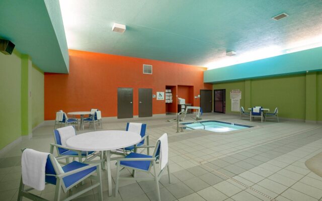 Holiday Inn Express Hotel & Suites Columbus by IHG