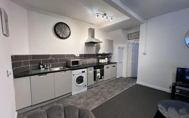 Bristol - 4 Beds - Sleeps 7 - For Groups - Garden