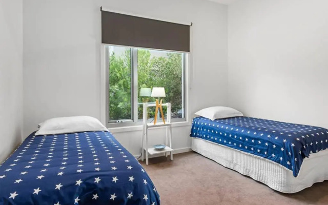 Beach Road Luxury with Ocean Views