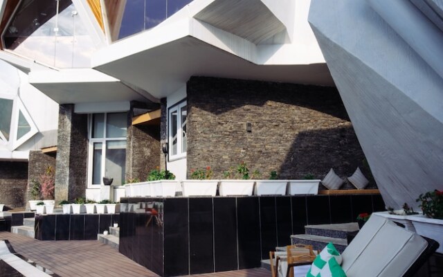 Tree of Life Eila Art Hotel; Naggar