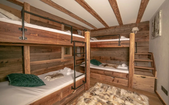 Kashmyre Chalet Luxe Chauffeur Sauna