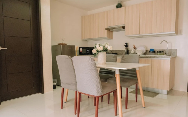 Room-spacious Barkada Gathering