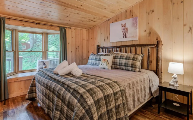 Treehouse Falls - 2 Br Home