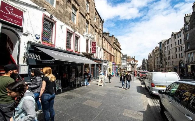 Ultimate Location! Royal Mile 1-bed
