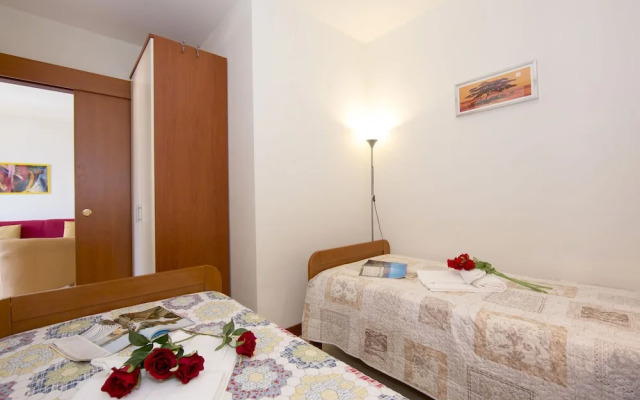 Pleasing Furnished Apartment With View of the Lake