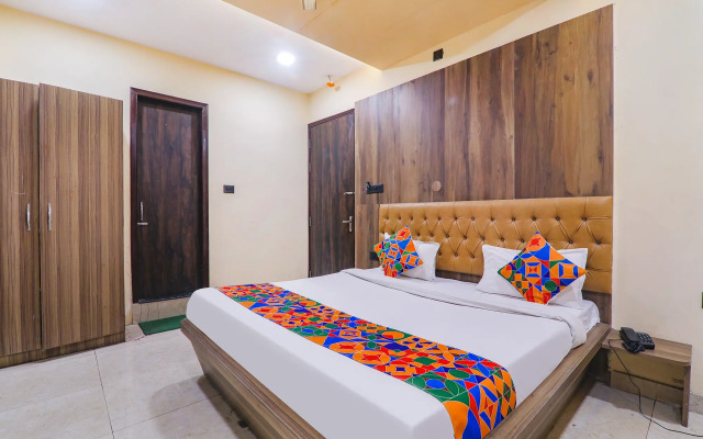 Capital O 70138 Hotel Jayati Oasis Inn