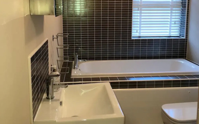 Sheffield Hillside Retreat