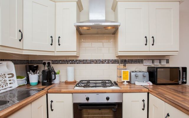 Central 3 Bedroom Townhouse Near O'Connell Street