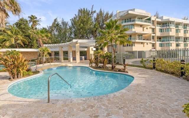 Ocean View Penthouse With Pool, Beachfront Complex 2 Bedroom Apts by Redawning