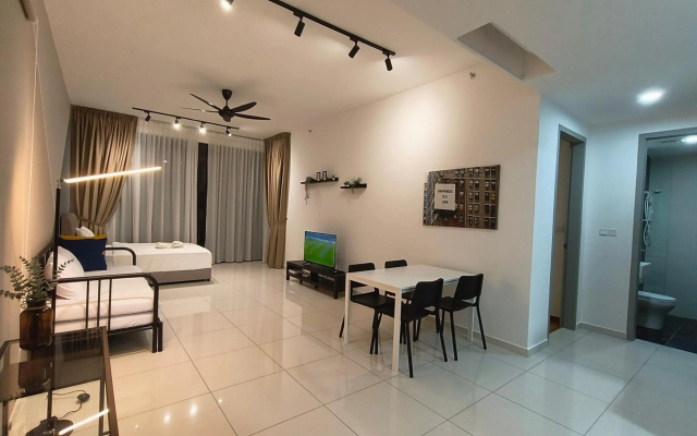 (New) 2BR Georgetown Warm and Lovely Homestay@10pax-无敌美景两房民宿 – Guest Rooms – George Town