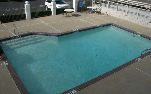 The Admiralty Suites & Inn Memphis Millington