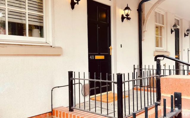 Stylish 3Bd Townhouse In Central Winchester