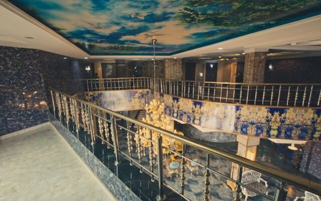 Candellux Imperial Hotel and Suites