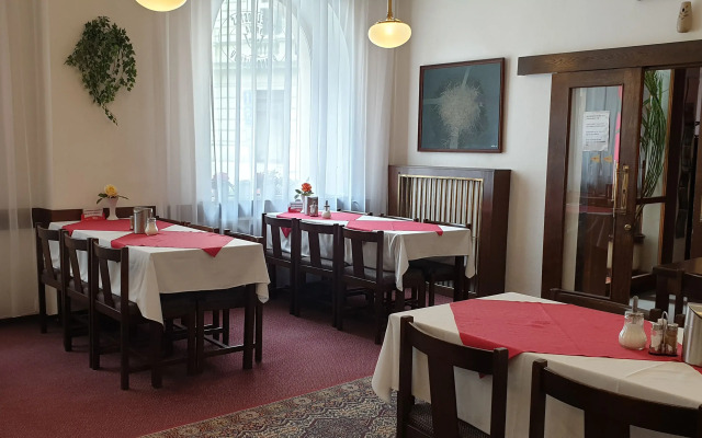 Hotel Ostaš