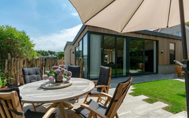 Attractive Home With Terrace