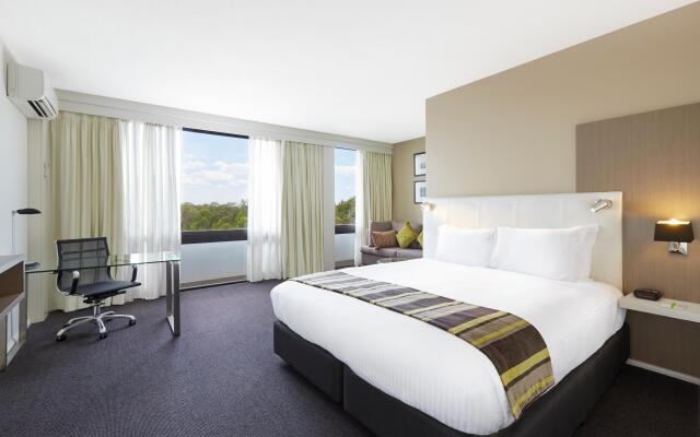 Holiday Inn Warwick Farm by IHG
